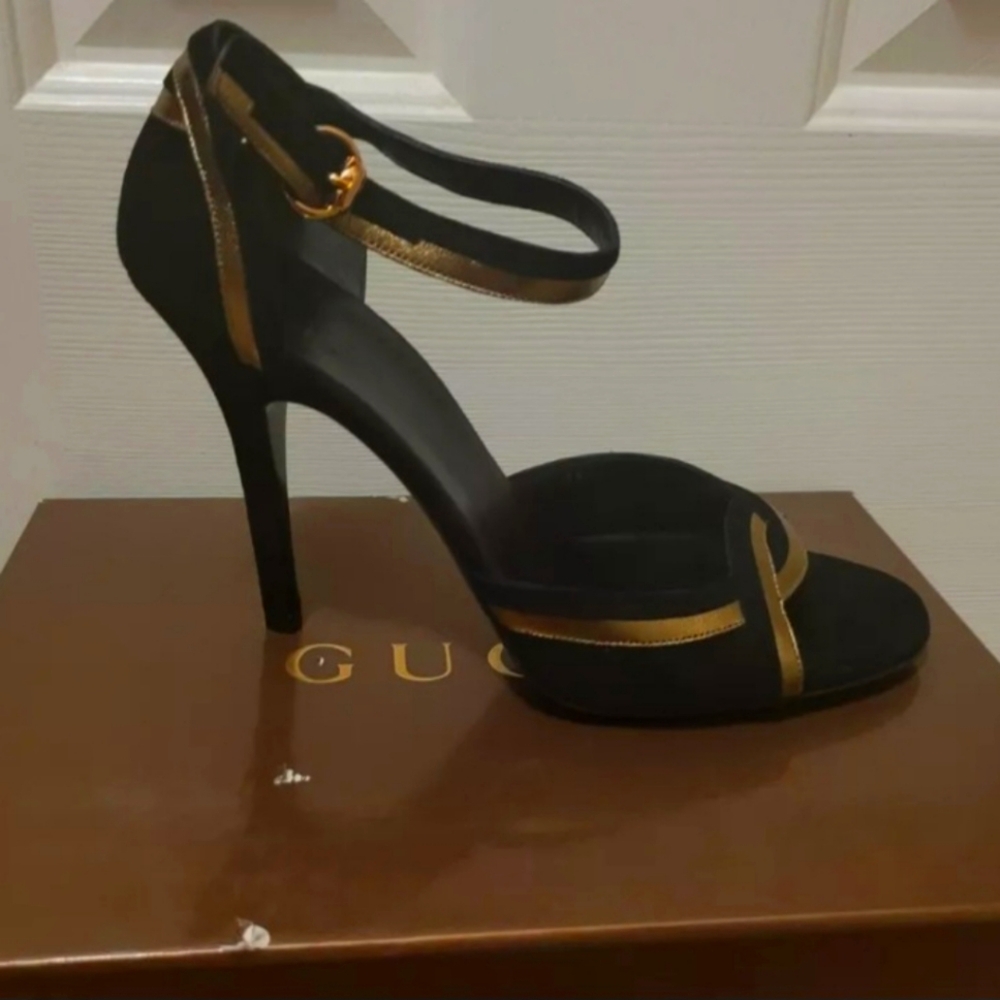Gucci Black and Gold Sandals 9M